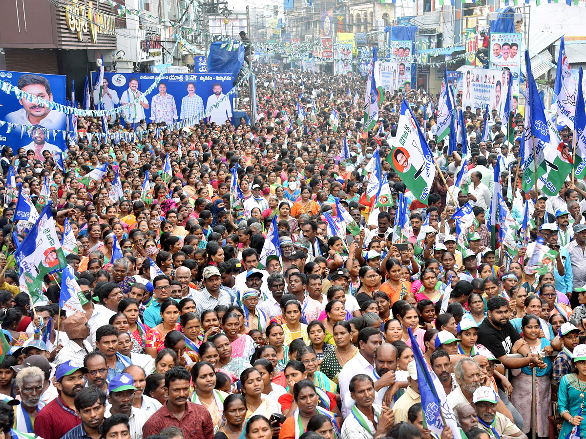 YSRCP Samajika Sadhikara Bus Yatra Photos - Sakshi21