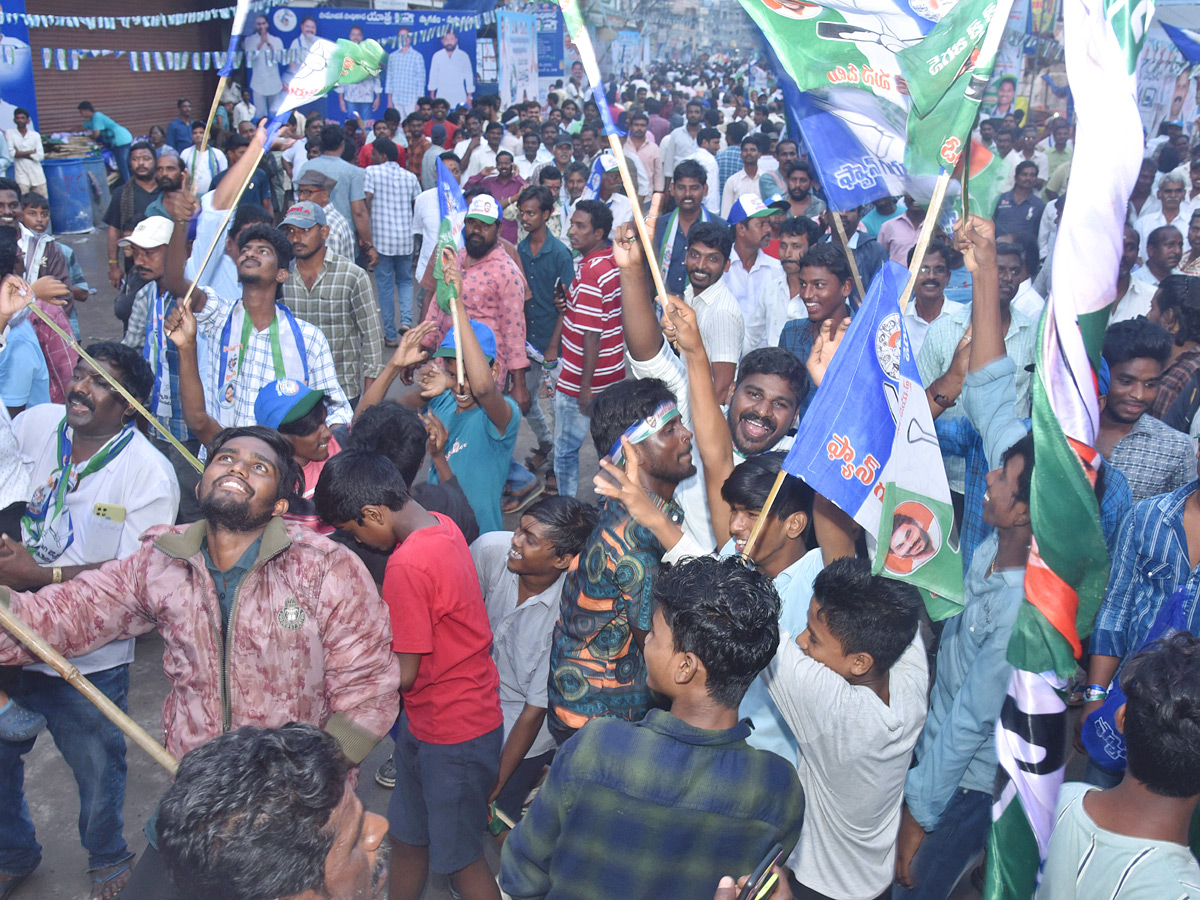 YSRCP Samajika Sadhikara Bus Yatra Photos - Sakshi25