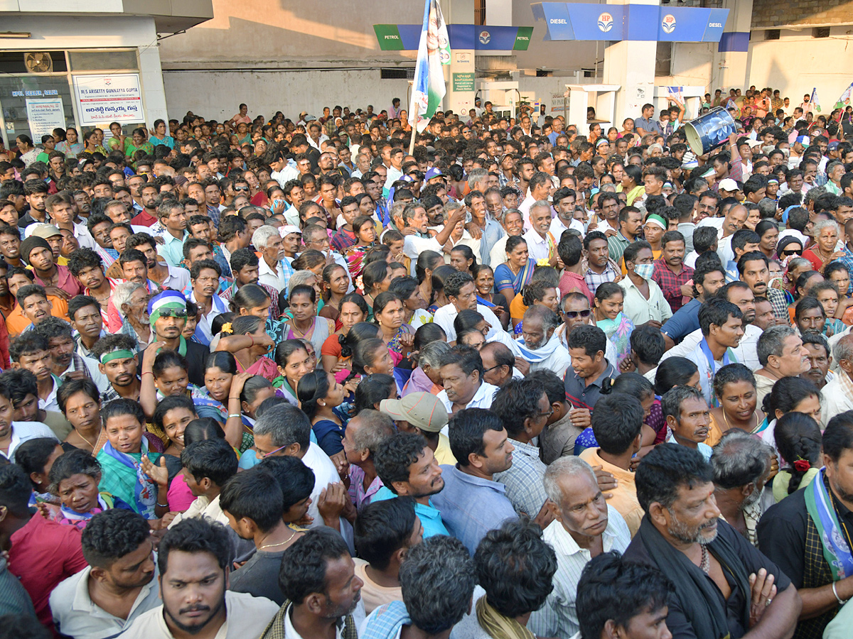 YSRCP Samajika Sadhikara Bus Yatra Photos - Sakshi4