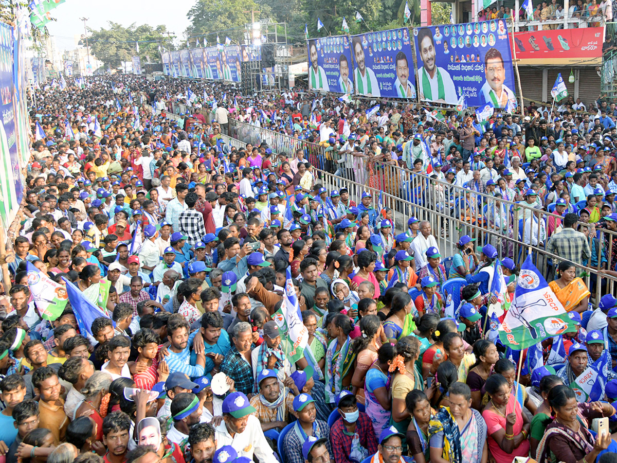YSRCP Samajika Sadhikara Bus Yatra Photos - Sakshi6