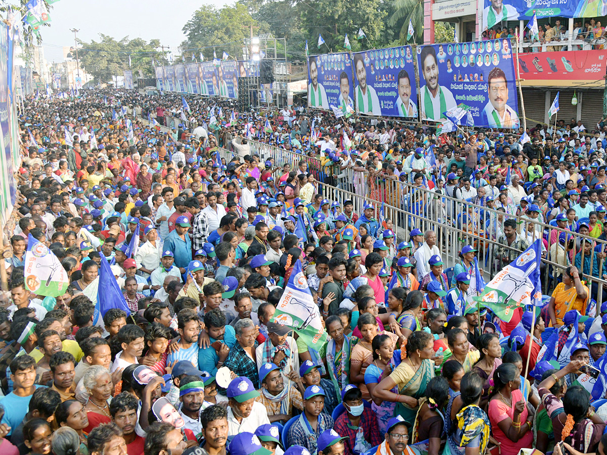 YSRCP Samajika Sadhikara Bus Yatra Photos - Sakshi7