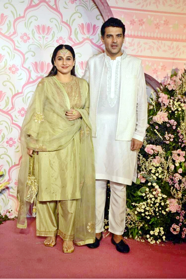 Katrina Kaif, Salman Khan and Other Bollywood Celebrities Grace Ramesh Taurani Diwali Bash Photos - Sakshi5