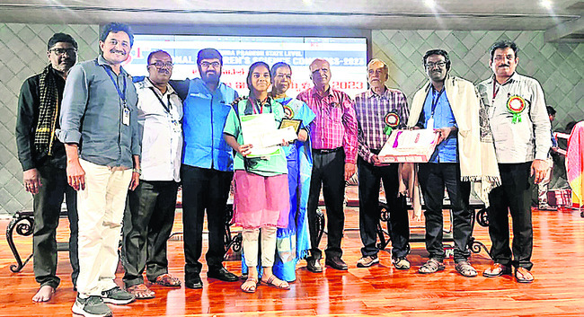 జాతీయ స్ధాయికి సైన్స్‌ కాంగ్రెస్‌ పోటీలకు 
ఎంపికై న మున్సిపల్‌ పాఠశాల బృందం2