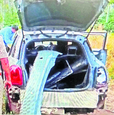 ధ్వంసమైన కారు 1