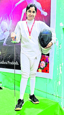జాతీయ పోటీలకు ఎంపికై న రొంగలి సుశ్రిత1