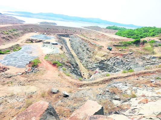 నాగార్జునసాగర్ జలాశయ తీరాన కొనసాగుతున్న నెల్లికల్లు ఎత్తిపోతల పనులు3