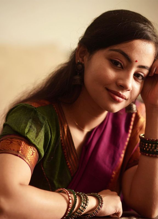 Shriya Reddy Kontham Looks then and now Pics - Sakshi10