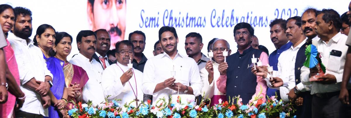 AP CM YS Jagan Participated In Christmas Celebrations Photos - Sakshi16