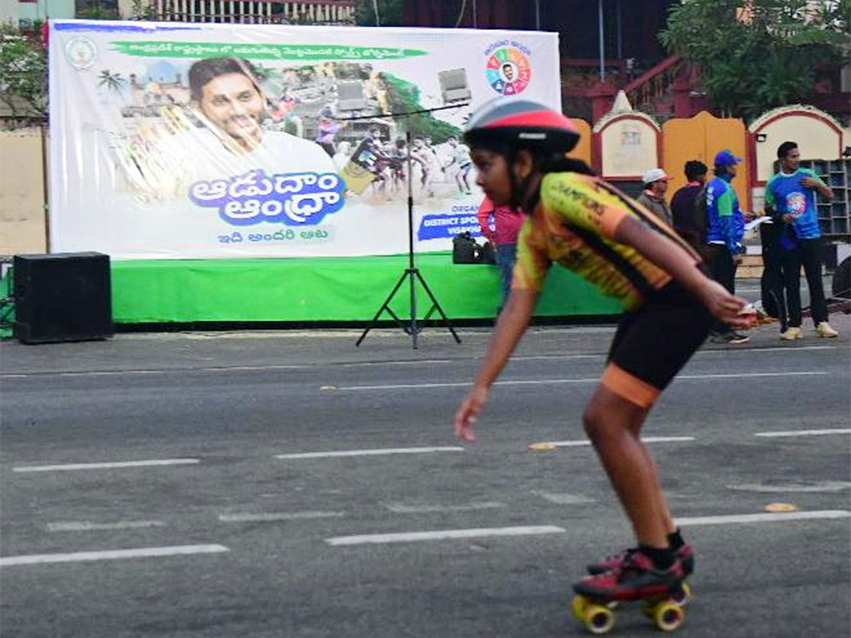 Adudam Andhra marathon run at visakhapatnam - Sakshi8