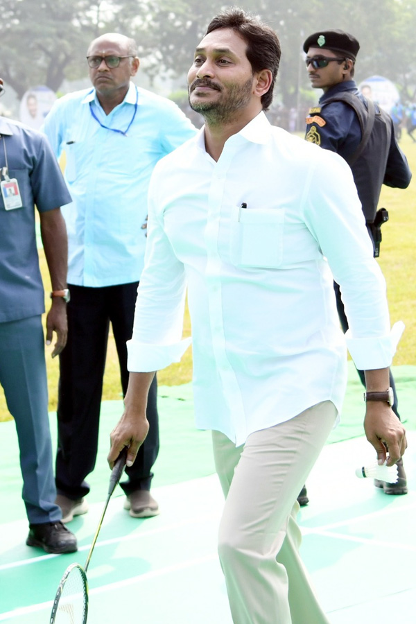 CM Jagan Launch Mega Sports Event Aadudam Andhra In Guntur PHotos - Sakshi35