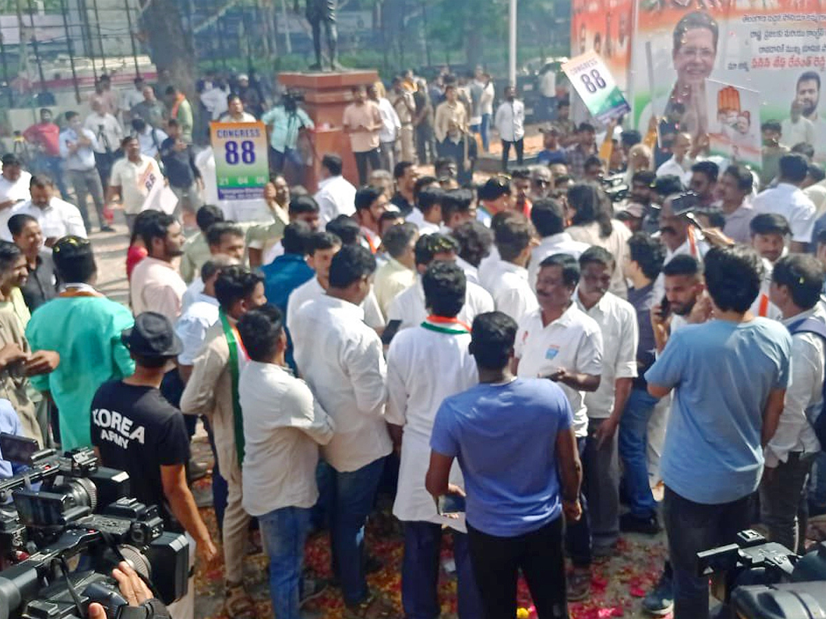 Congress workers celebrate in Telangana as the party inches to victory in Assembly Election Photos - Sakshi9
