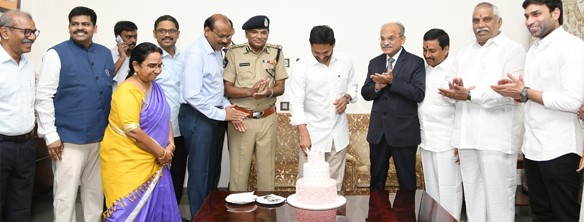 CM YS Jagan Participated In New Year Celebrations Photos - Sakshi3