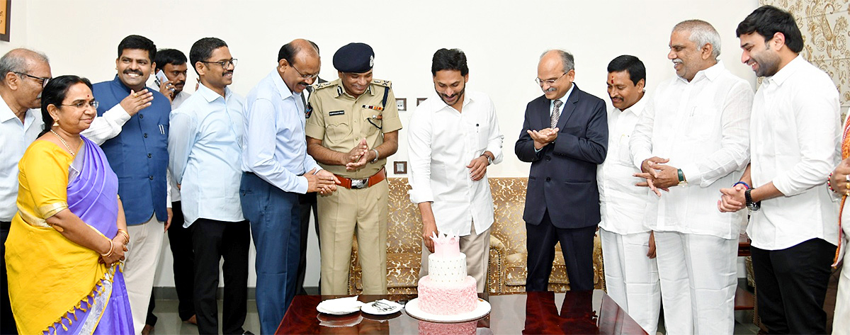 CM YS Jagan Participated In New Year Celebrations Photos - Sakshi19