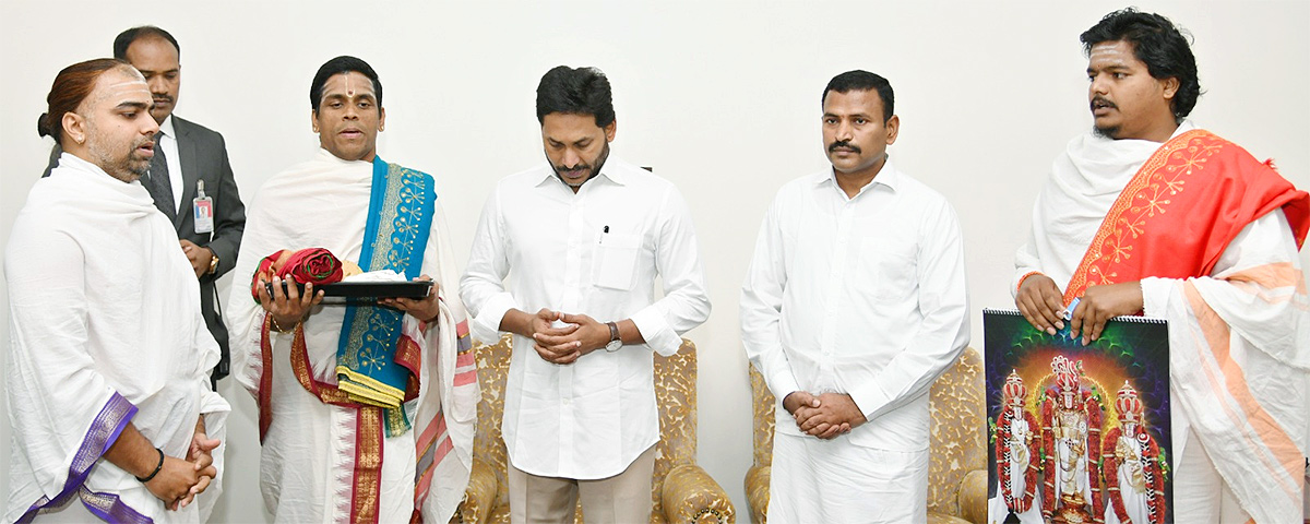 CM YS Jagan Participated In New Year Celebrations Photos - Sakshi14