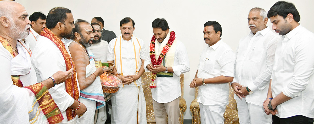 CM YS Jagan Participated In New Year Celebrations Photos - Sakshi16