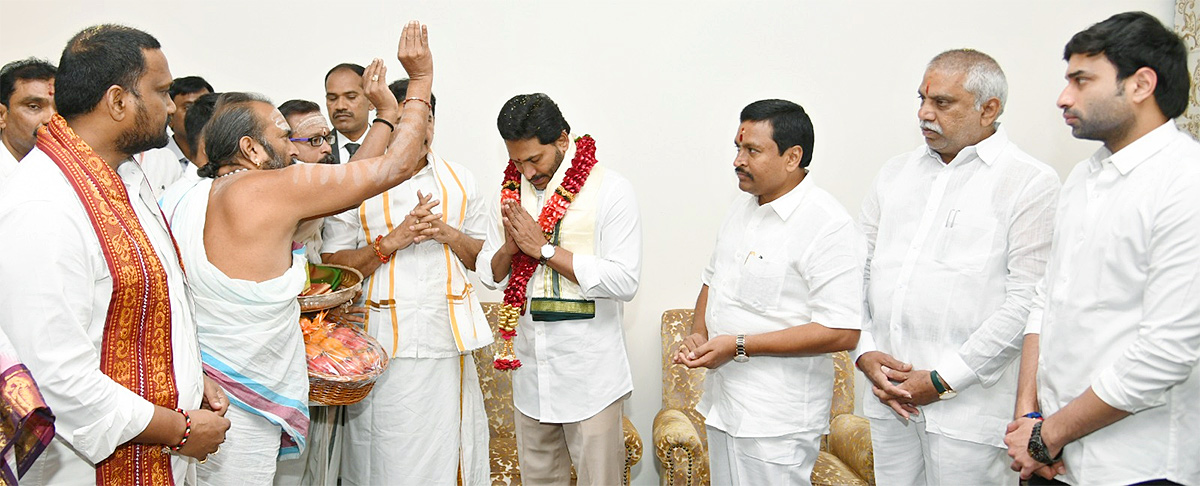 CM YS Jagan Participated In New Year Celebrations Photos - Sakshi5
