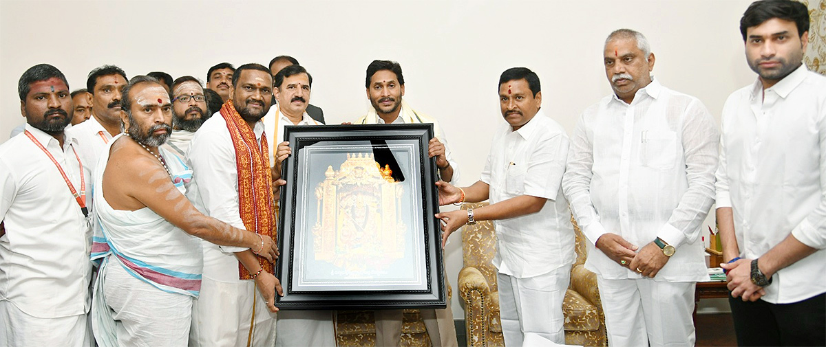 CM YS Jagan Participated In New Year Celebrations Photos - Sakshi10