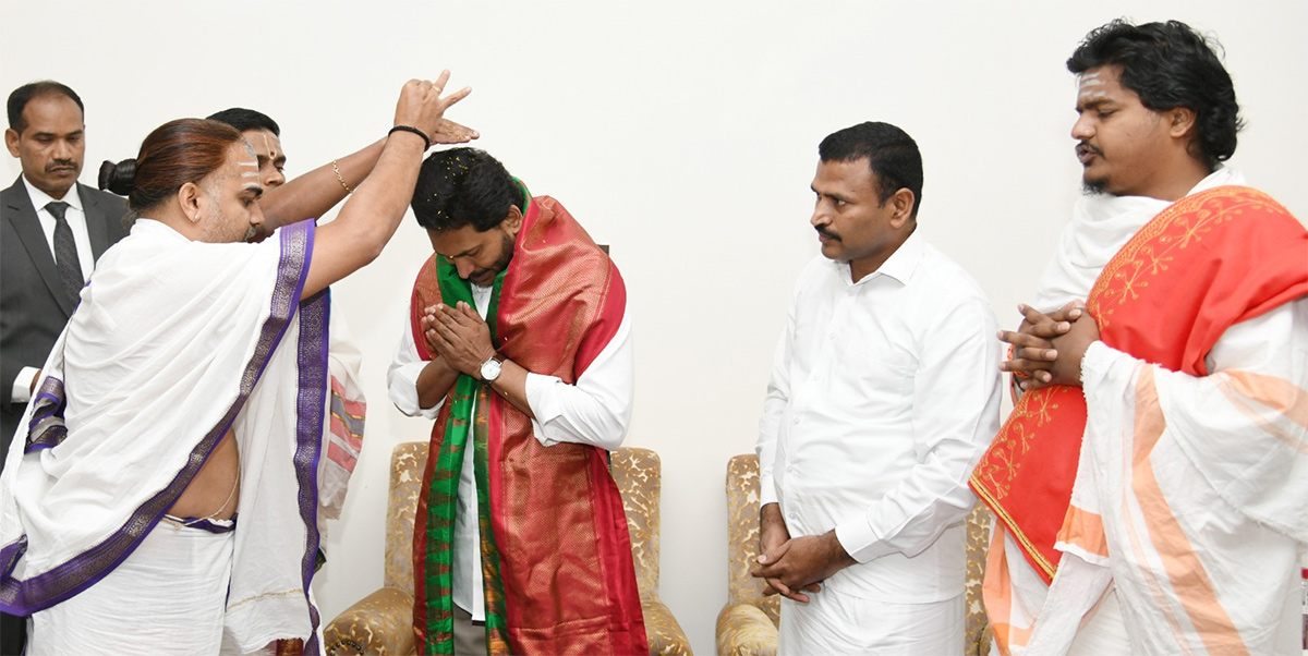 CM YS Jagan Participated In New Year Celebrations Photos - Sakshi12