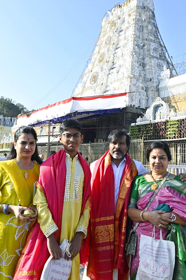Cinematographer Chota K. Naidu With Family Visited Tirumala Temple Photos - Sakshi2