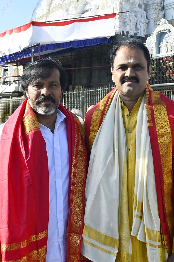 Cinematographer Chota K. Naidu With Family Visited Tirumala Temple Photos - Sakshi7