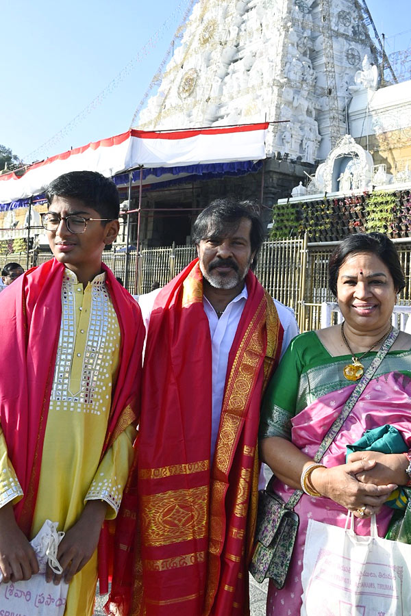Cinematographer Chota K. Naidu With Family Visited Tirumala Temple Photos - Sakshi10