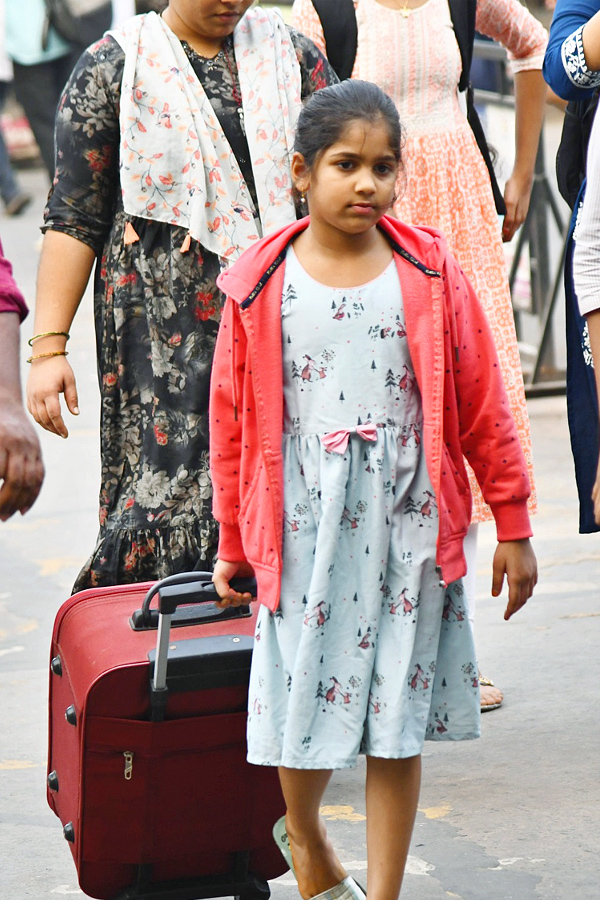 Huge Crowd At Bus Stand And Railway Stations Photos - Sakshi6