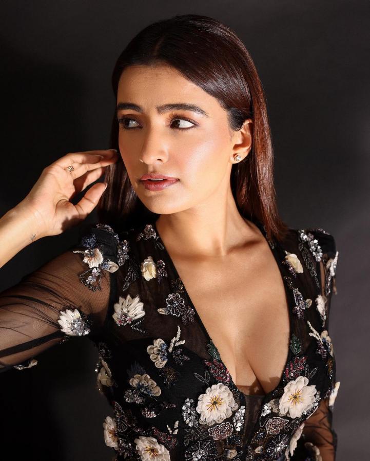Rukshar Dhillon Blossoming Beauty With Her Photos  - Sakshi11