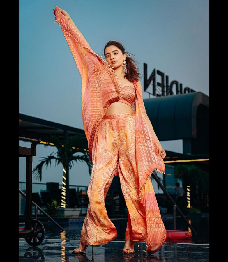 Rukshar Dhillon Blossoming Beauty With Her Photos  - Sakshi9