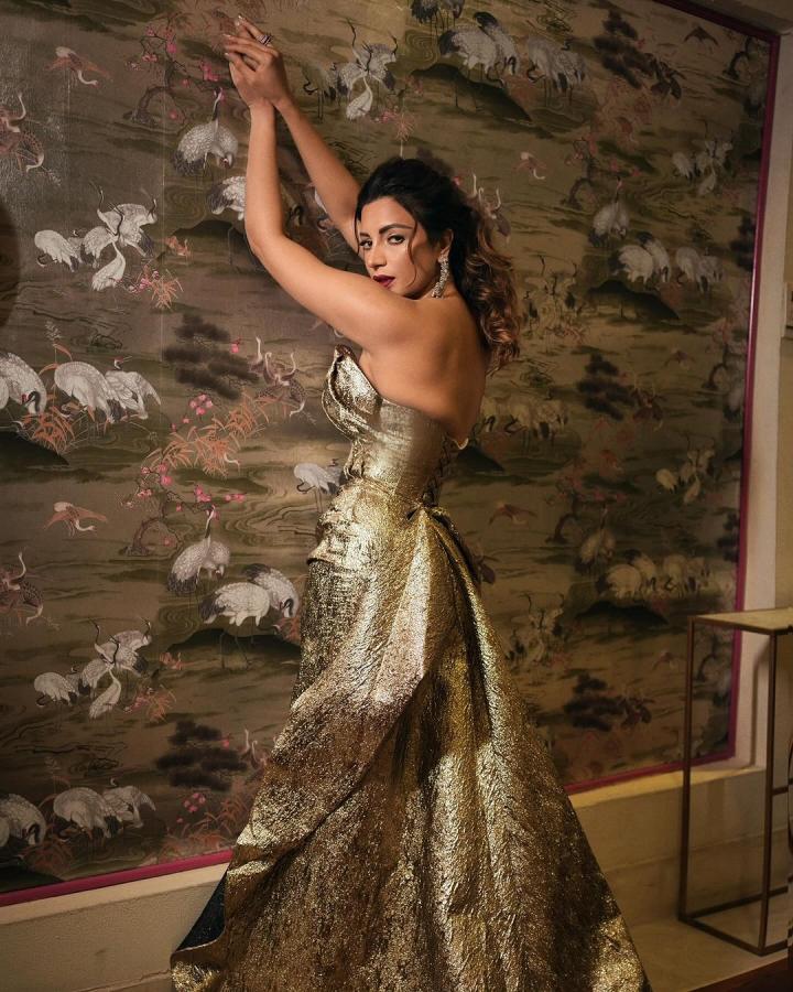 Shama Sikander Stuns In Green Glam Photos - Sakshi7