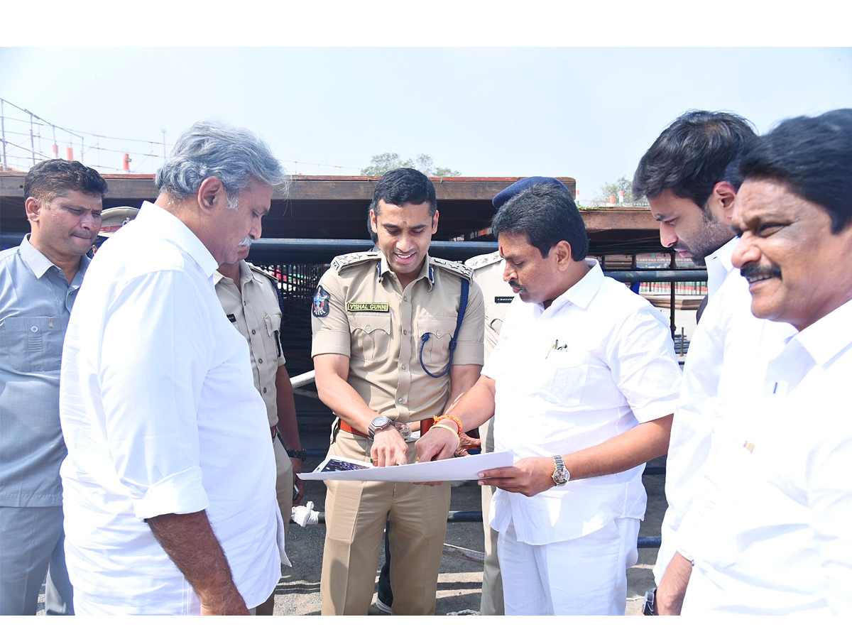 Arrangements for unveiling Ambedkar statue in Vijayawada Photos - Sakshi4