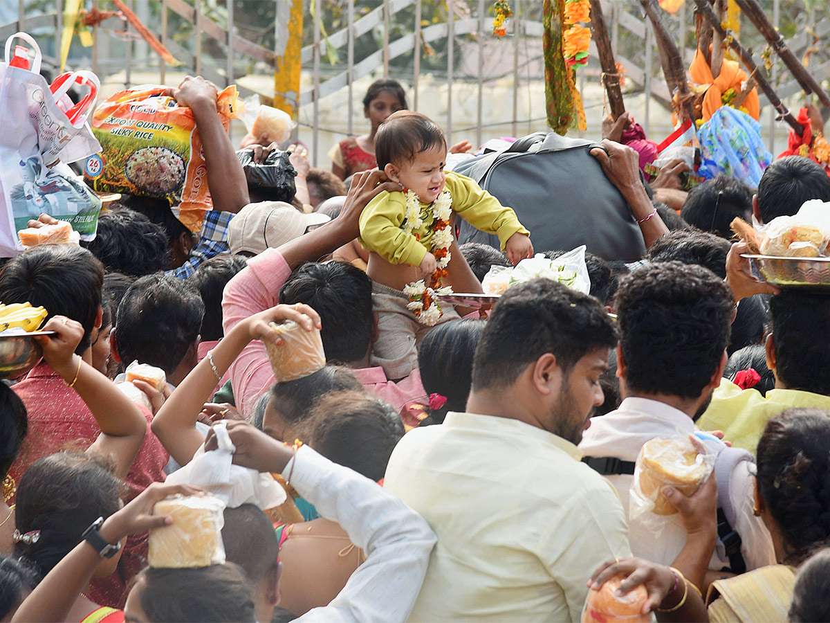 medaram Sammakka Saralamma jatara 2024 photo - Sakshi25
