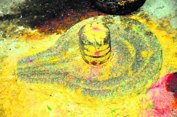 గుహలో శ్రీరాముడు ప్రతిష్టించిన శివలింగం 1