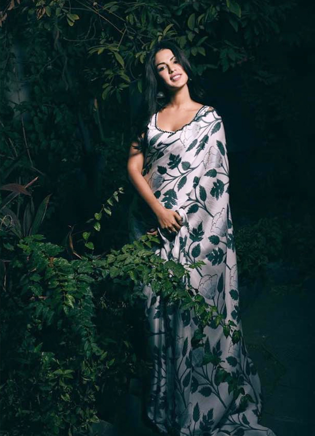 Bollywood Actress Rhea Chakraborty Stylish Sarees Photos - Sakshi14