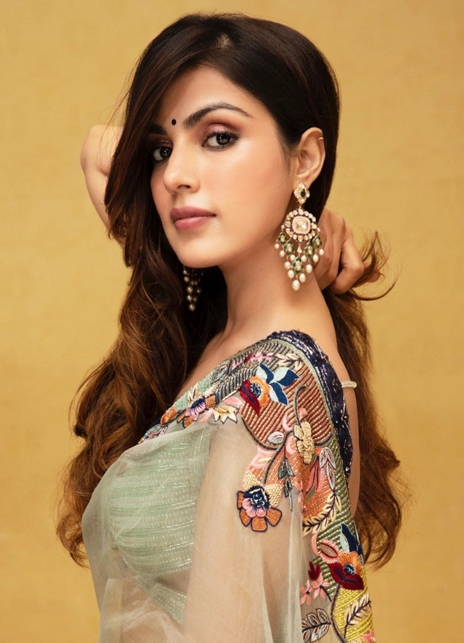 Bollywood Actress Rhea Chakraborty Stylish Sarees Photos - Sakshi9