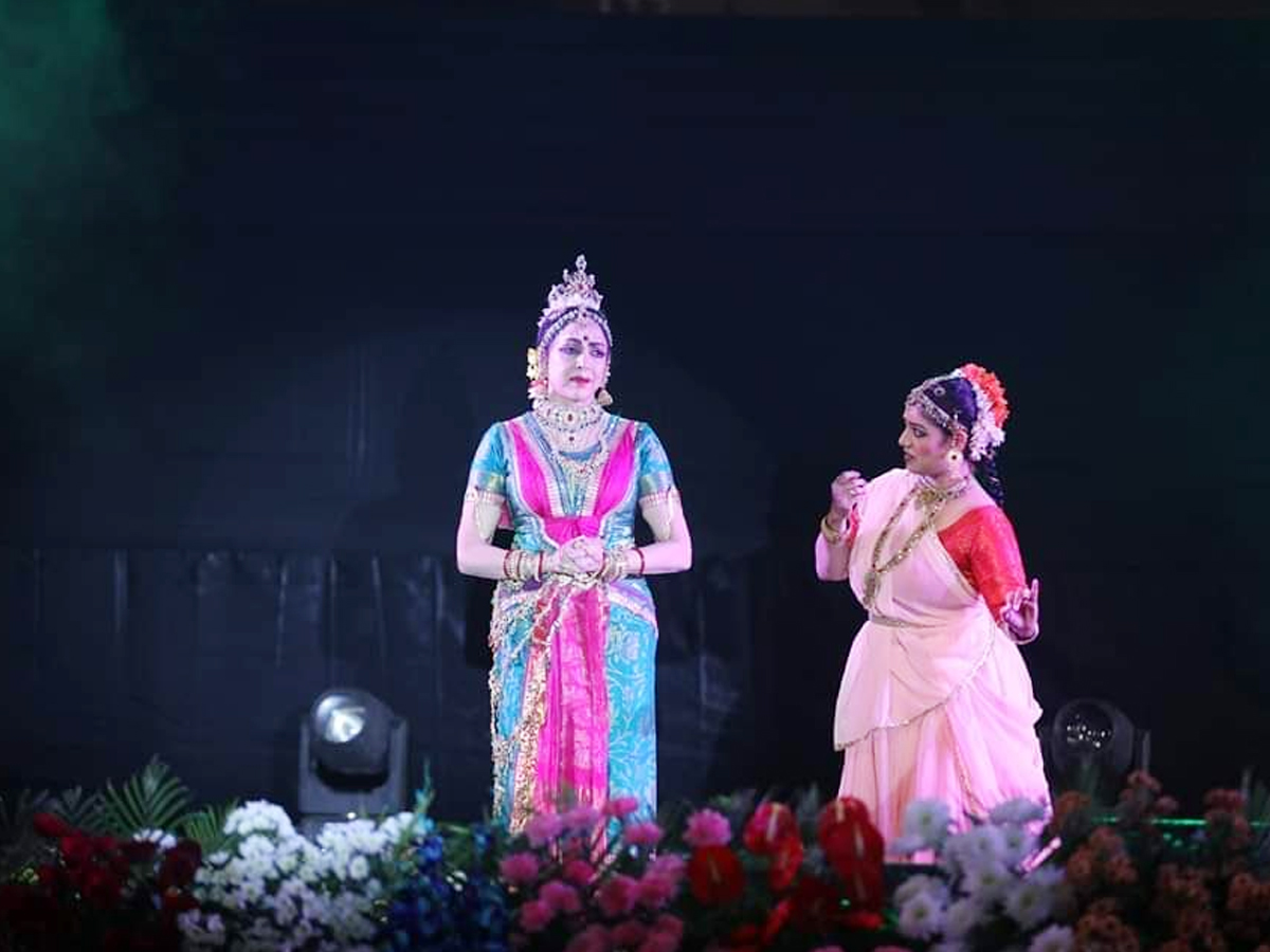 Hema Malini Mesmerized As Sita At Ayodhya - Sakshi6
