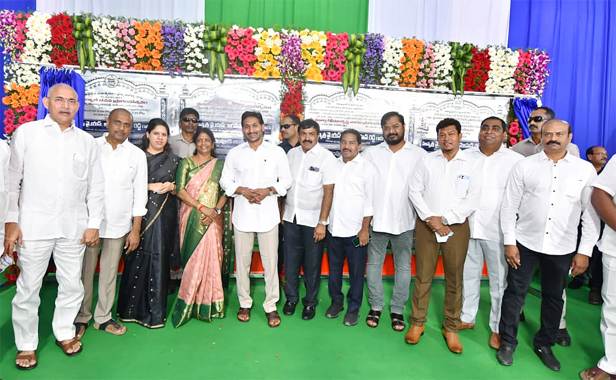 CM YS Jagan Attends YSR Pension Kanuka Program In Kakinada - Sakshi5