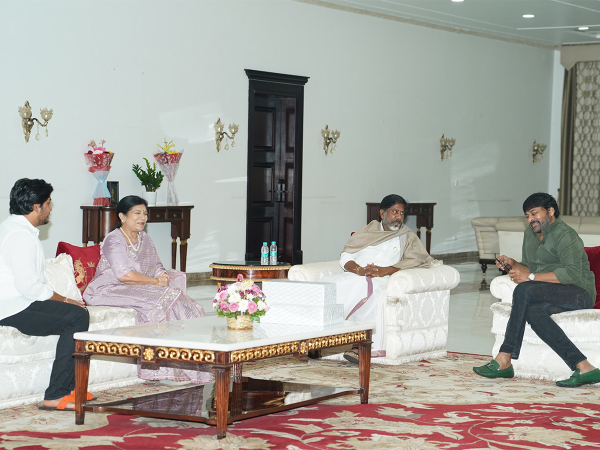 Megastar Chiranjeevi Meets Dy CM Bhatti Vikramarka - Sakshi10