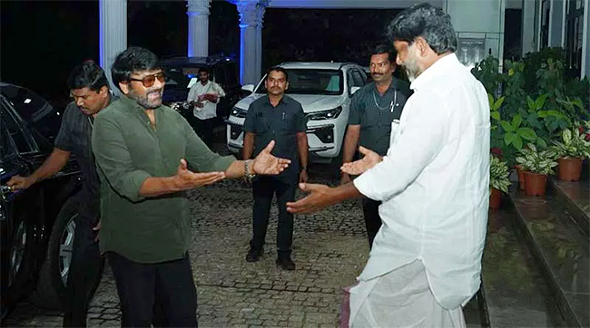 Megastar Chiranjeevi Meets Dy CM Bhatti Vikramarka - Sakshi11