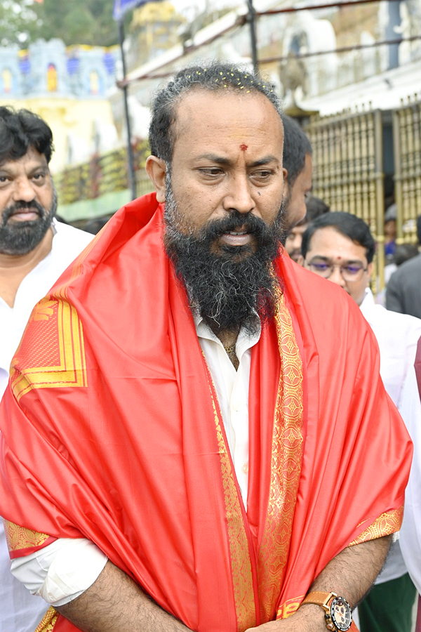 Salaar Movie Villain Ramachandra Raju Visits Tirumala Photos  - Sakshi9