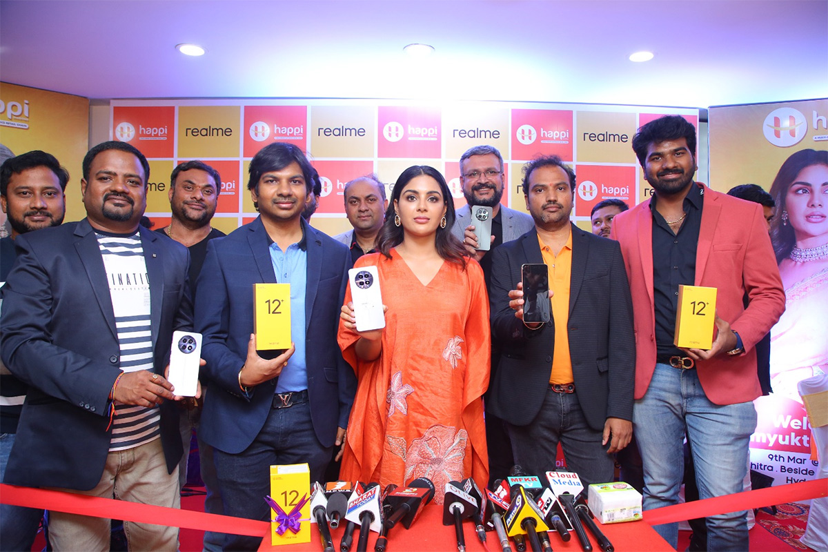 Samyuktha Menon launched the Realme 12 Series 5G Mobile - Sakshi2
