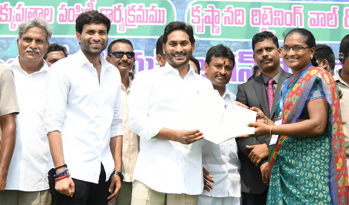 AP CM YS Jagan Public Meeting at Kanaka Durga Vaaradhi at Vijayawada - Sakshi27