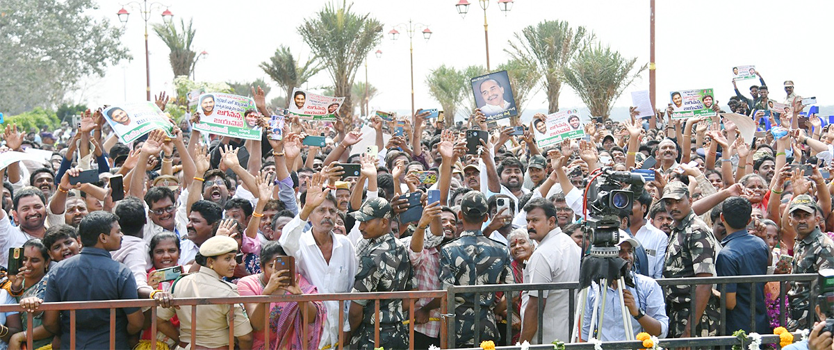 AP CM YS Jagan Public Meeting at Kanaka Durga Vaaradhi at Vijayawada - Sakshi9