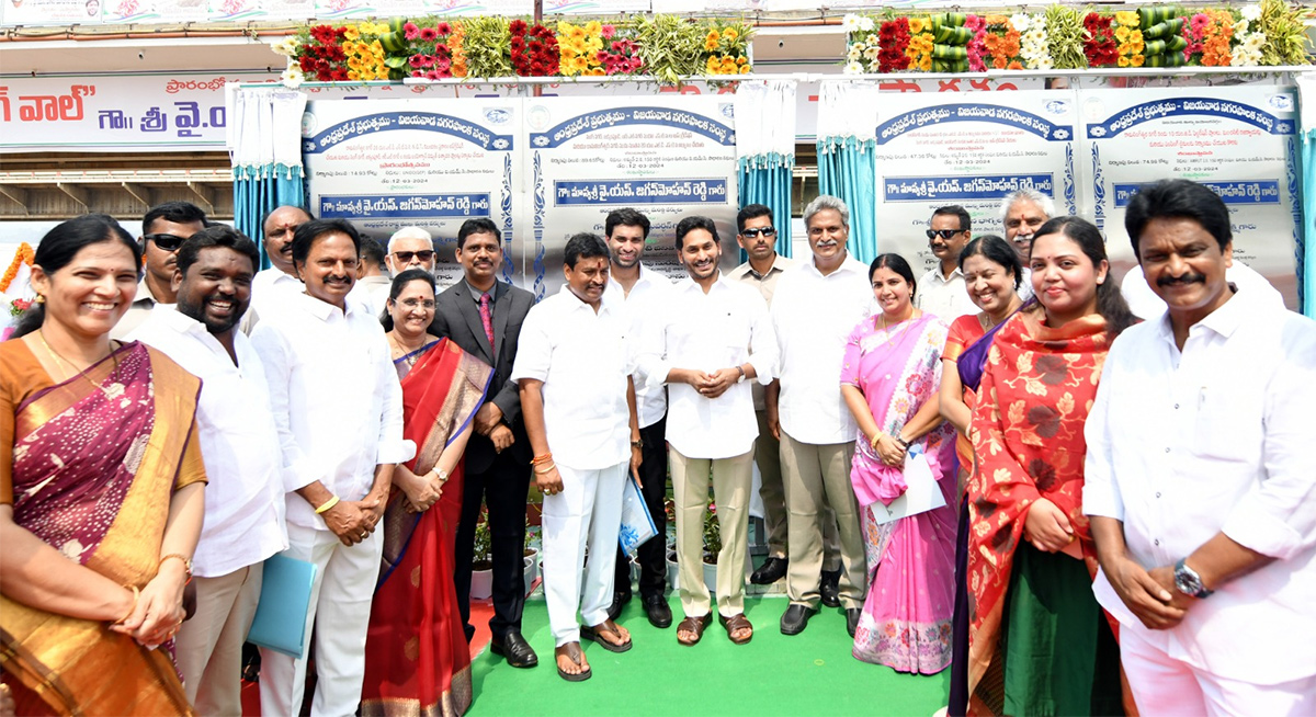 AP CM YS Jagan Public Meeting at Kanaka Durga Vaaradhi at Vijayawada - Sakshi10