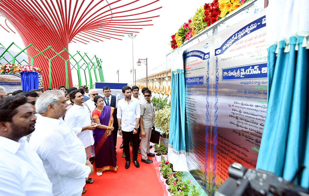 AP CM YS Jagan Public Meeting at Kanaka Durga Vaaradhi at Vijayawada - Sakshi12