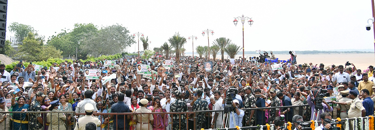 AP CM YS Jagan Public Meeting at Kanaka Durga Vaaradhi at Vijayawada - Sakshi14