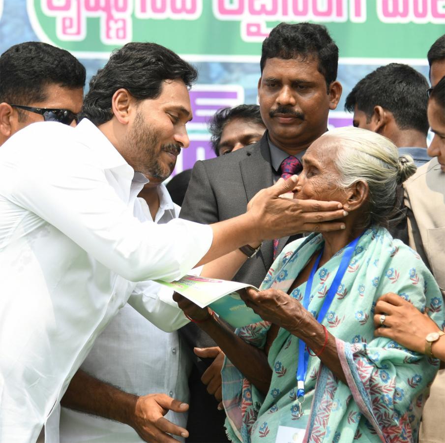 AP CM YS Jagan Public Meeting at Kanaka Durga Vaaradhi at Vijayawada - Sakshi16