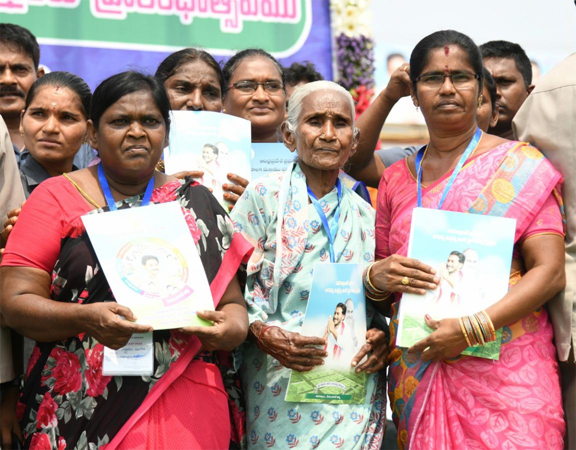 AP CM YS Jagan Public Meeting at Kanaka Durga Vaaradhi at Vijayawada - Sakshi17