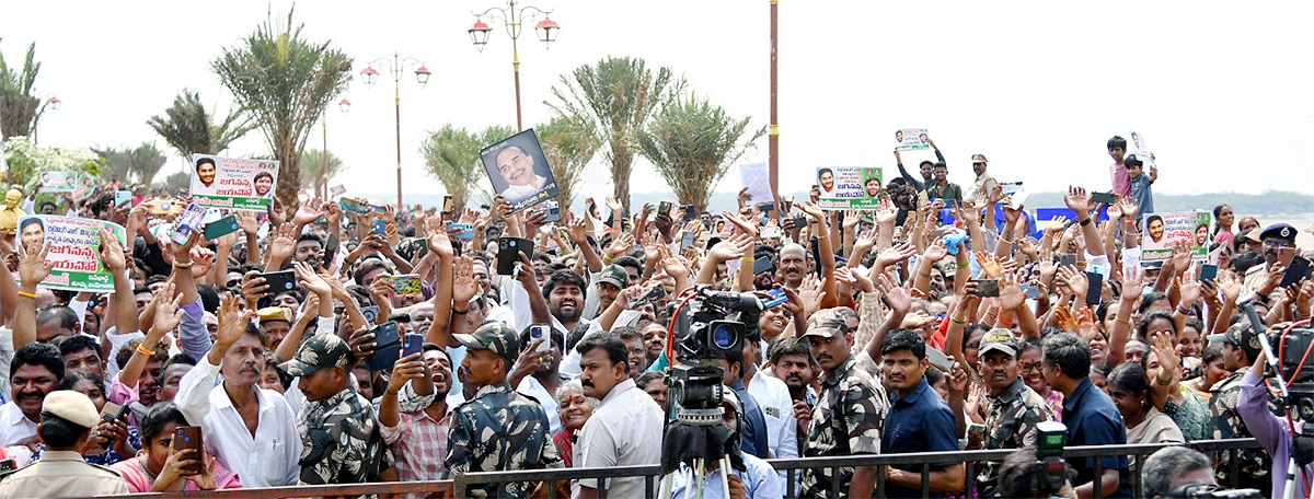 AP CM YS Jagan Public Meeting at Kanaka Durga Vaaradhi at Vijayawada - Sakshi22