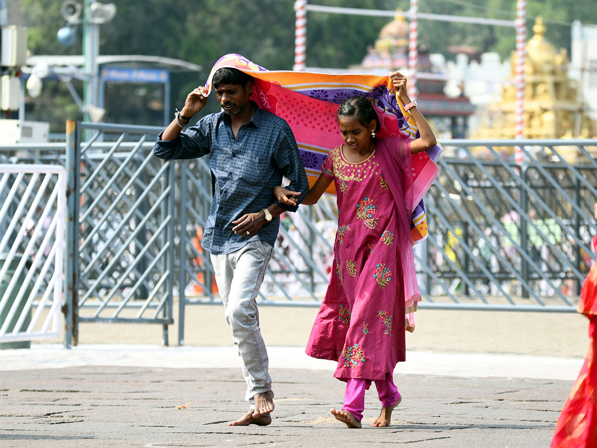 Devotees At Tirumala Balaji Temple Experienced Severe Heat Wave Conditions, Photos Inside - Sakshi17