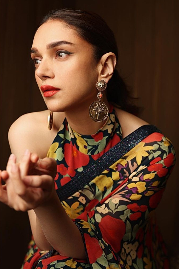 Aditi Rao Hydari killig looks insta photo sgoes viral - Sakshi14